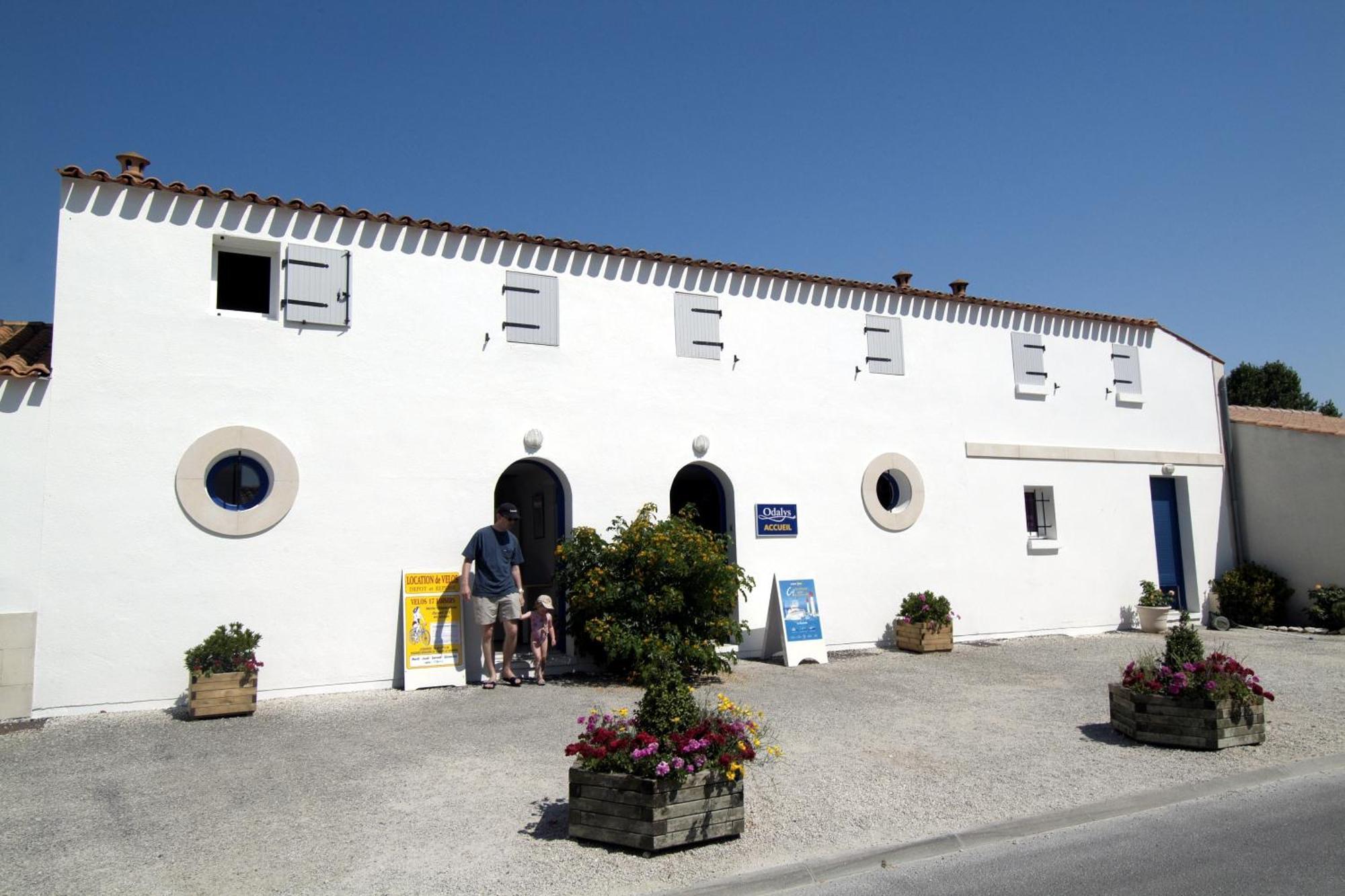 Residence Odalys Le Village Des Amareyeurs Le Château-dʼOléron Kültér fotó