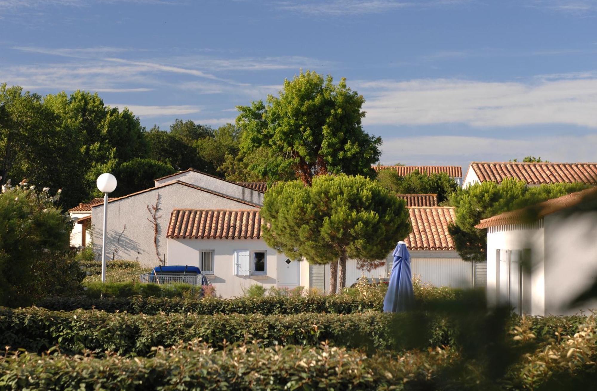 Residence Odalys Le Village Des Amareyeurs Le Château-dʼOléron Kültér fotó