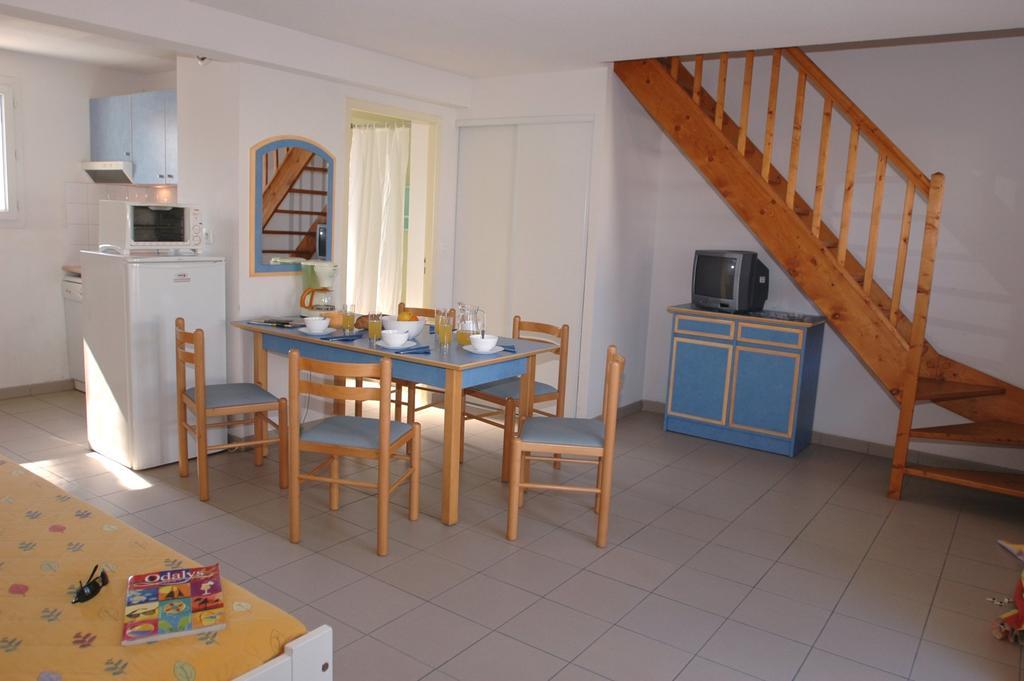 Residence Odalys Le Village Des Amareyeurs Le Château-dʼOléron Kültér fotó